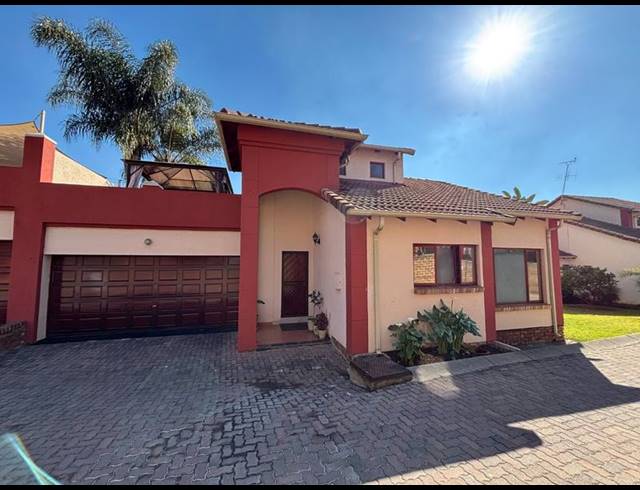 3 BEDROOM TOWNHOUSE FOR SALE IN NORTH RIDING